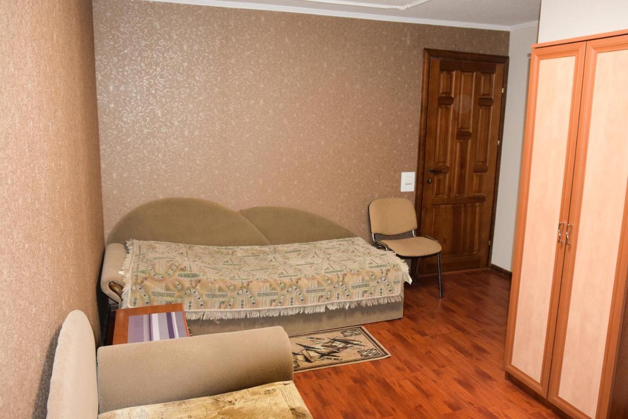 Gostynniy Dvir Hostel Ternopil Exterior foto