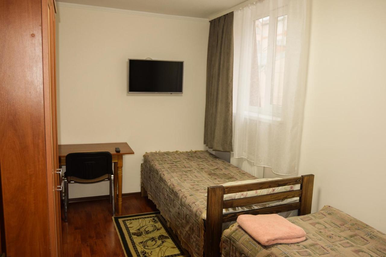 Gostynniy Dvir Hostel Ternopil Exterior foto